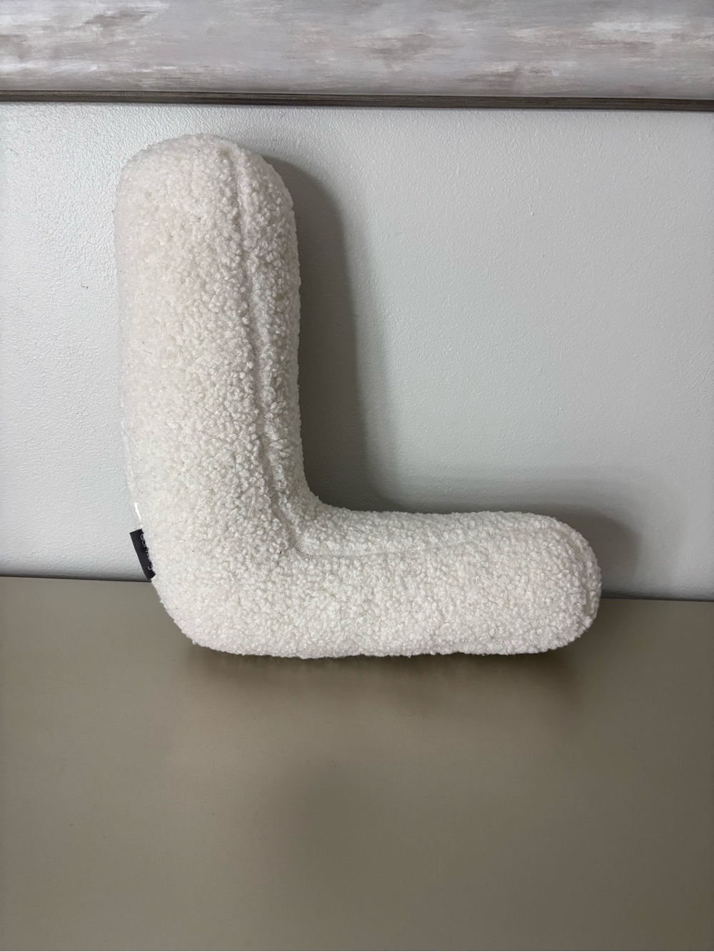 Dormify Sherpa Initial L Pillow
